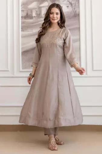 Grey silk blend embroidered kurta set