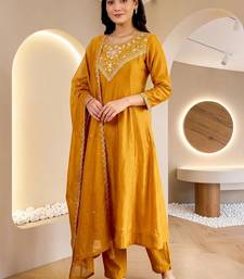 Women Ethnic Motifs Embroidered Regular Thread Work Kurta with Trousers & With Dupatta