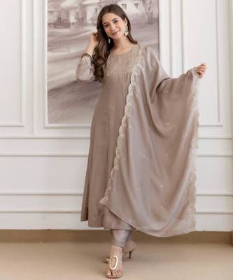Grey silk blend embroidered kurta set 3