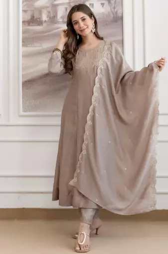 Grey silk blend embroidered kurta set