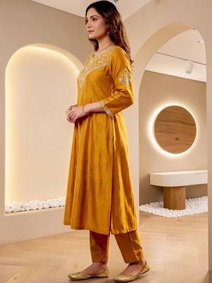 Women Ethnic Motifs Embroidered Regular Thread Work Kurta with Trousers & With Dupatta 6