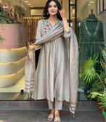 Grey viscose embroidered kurta set