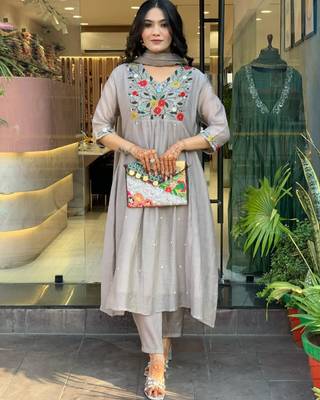 Grey viscose embroidered kurta set 4