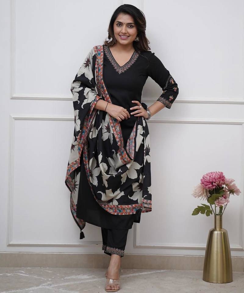 Black silk blend embroidered kurta set
