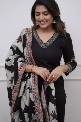 Black silk blend embroidered kurta set