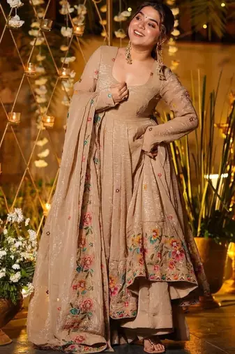 Women Floral Embroidered Empire Thread Work Kurta with Palazzos & With Dupatta