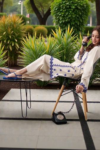Women Ethnic Motifs Embroidered Regular Thread Work Chanderi Silk Kurta with Trousers