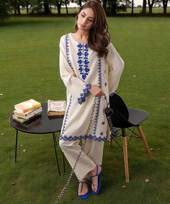 Women Ethnic Motifs Embroidered Regular Thread Work Chanderi Silk Kurta with Trousers 2