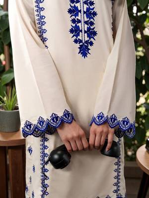 Women Ethnic Motifs Embroidered Regular Thread Work Chanderi Silk Kurta with Trousers 4