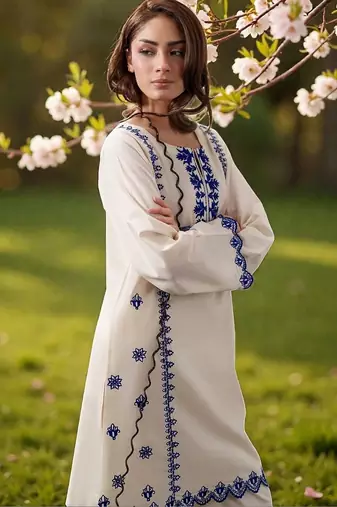 Women Ethnic Motifs Embroidered Regular Thread Work Chanderi Silk Kurta with Trousers