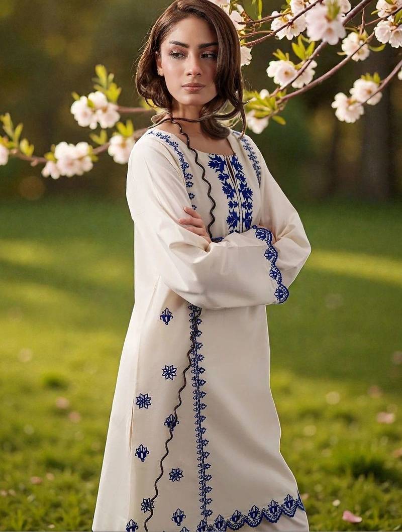 Women Ethnic Motifs Embroidered Regular Thread Work Chanderi Silk Kurta with Trousers