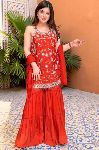 Women Floral Embroidered Regular Thread Work Silk Chiffon Kurta with Sharara & With Dupatta
