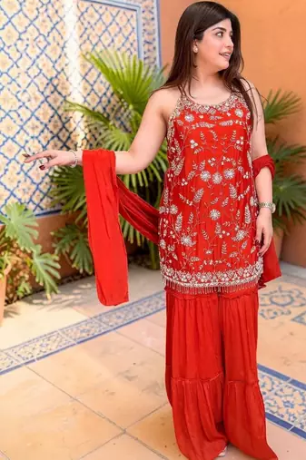 Women Floral Embroidered Regular Thread Work Silk Chiffon Kurta with Sharara & With Dupatta