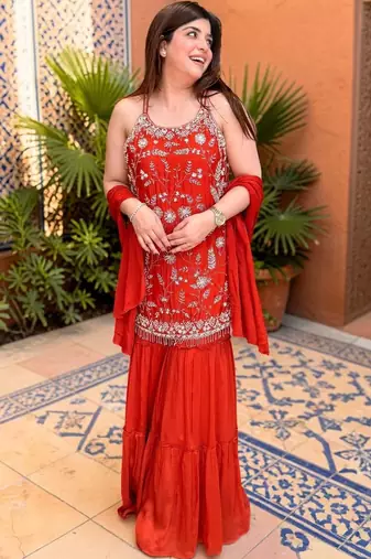 Women Floral Embroidered Regular Thread Work Silk Chiffon Kurta with Sharara & With Dupatta