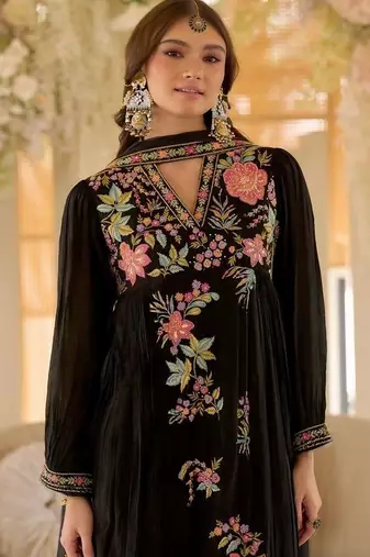 Women Floral Embroidered Regular Thread Work Kurta with Trousers & With Dupatta
