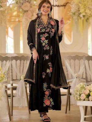 Women Floral Embroidered Regular Thread Work Kurta with Trousers & With Dupatta 3