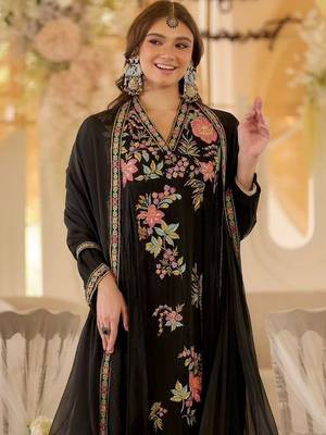 Women Floral Embroidered Regular Thread Work Kurta with Trousers & With Dupatta 4