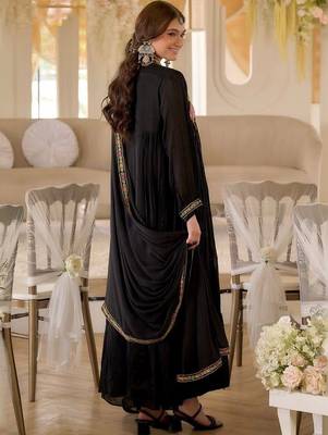 Women Floral Embroidered Regular Thread Work Kurta with Trousers & With Dupatta 5