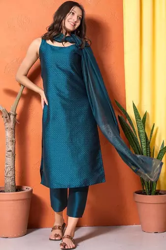 Women Ethnic Motifs Printed Regular Kurta with Trousers & With Dupatta