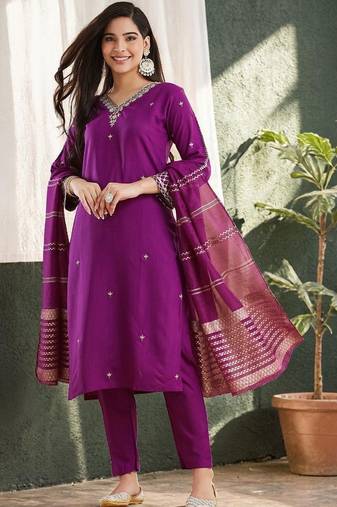 Ethnic Motifs Embroidered Regular Thread Work Kurta with Trousers & With Dupatta