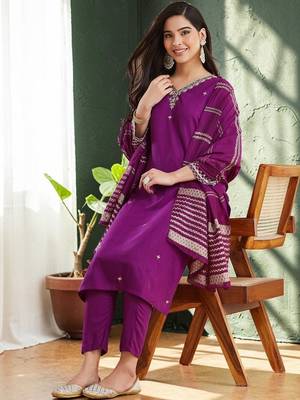 Ethnic Motifs Embroidered Regular Thread Work Kurta with Trousers & With Dupatta 2