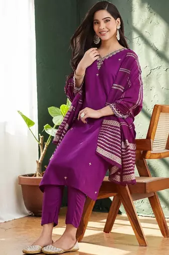 Ethnic Motifs Embroidered Regular Thread Work Kurta with Trousers & With Dupatta