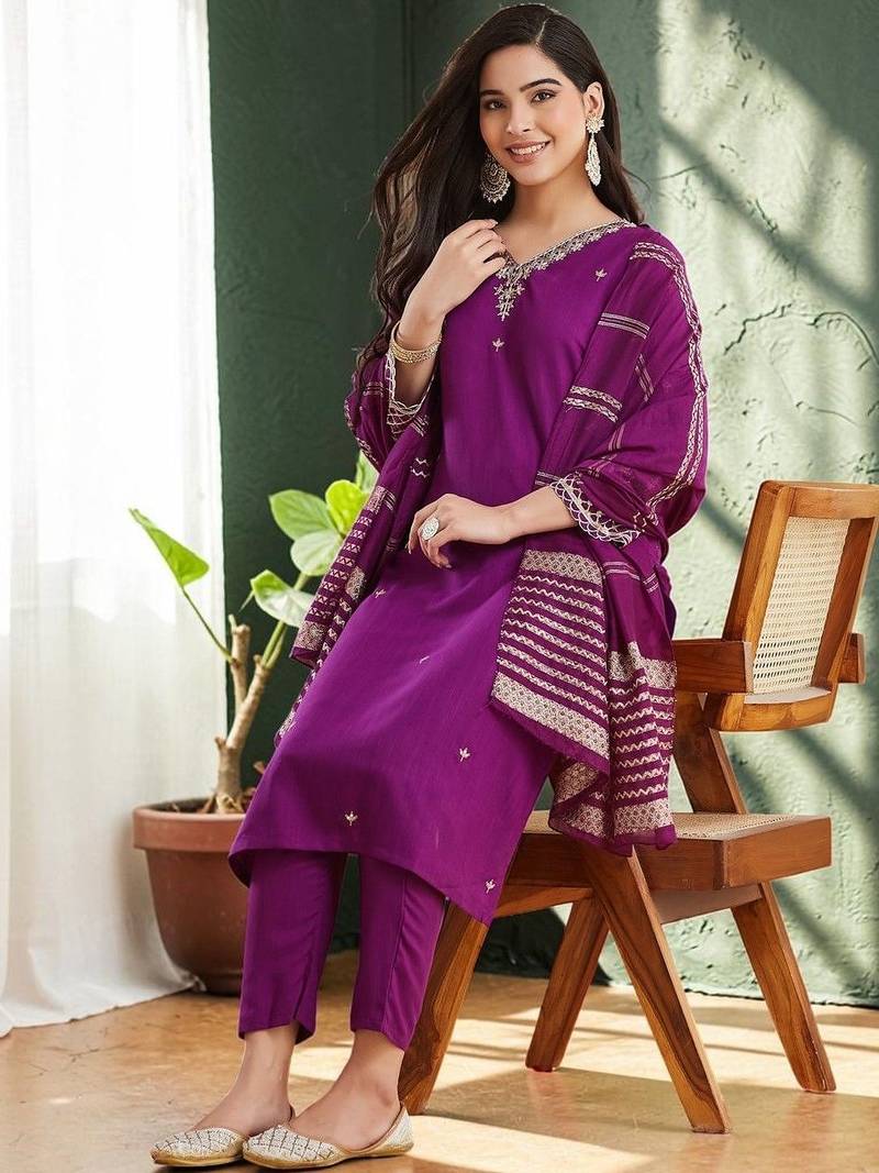 Ethnic Motifs Embroidered Regular Thread Work Kurta with Trousers & With Dupatta