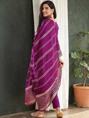 Ethnic Motifs Embroidered Regular Thread Work Kurta with Trousers & With Dupatta 4