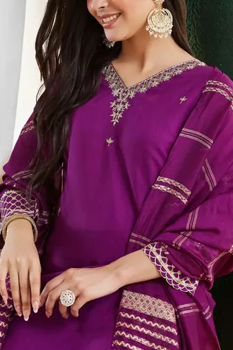 Ethnic Motifs Embroidered Regular Thread Work Kurta with Trousers & With Dupatta