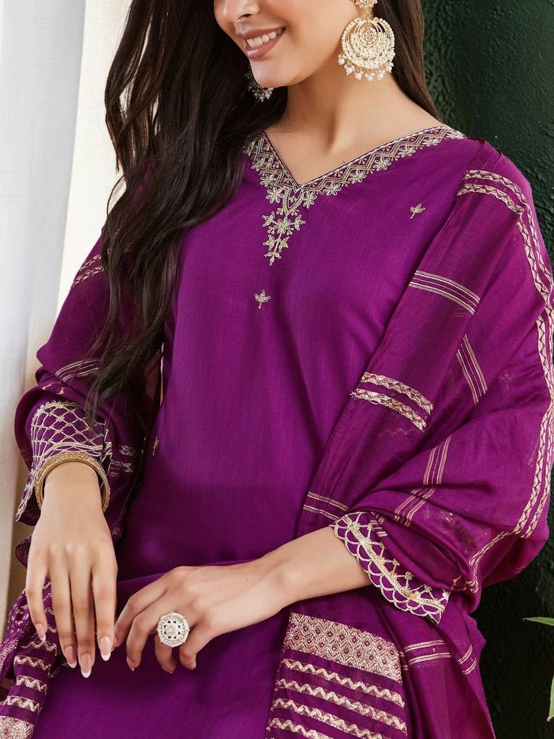 Ethnic Motifs Embroidered Regular Thread Work Kurta with Trousers & With Dupatta