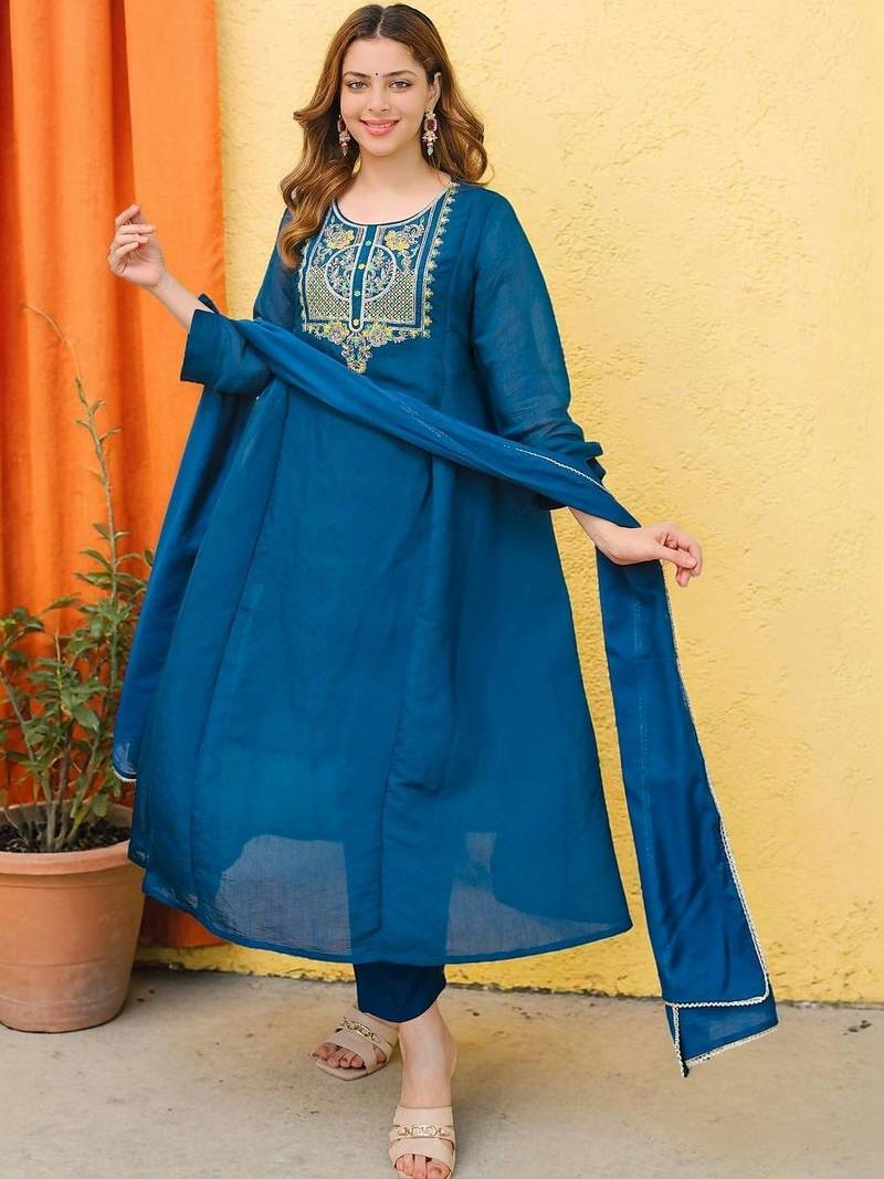 Women Ethnic Motifs Embroidered Angrakha Thread Work Chanderi Silk Kurta with Trousers & With Dupatta