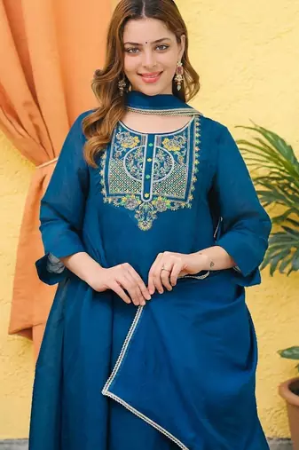 Women Ethnic Motifs Embroidered Angrakha Thread Work Chanderi Silk Kurta with Trousers & With Dupatta