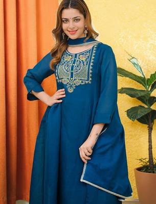 Women Ethnic Motifs Embroidered Angrakha Thread Work Chanderi Silk Kurta with Trousers & With Dupatta 3