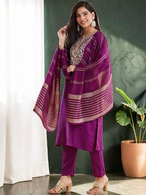 Women Ethnic Motifs Embroidered Regular Thread Work Kurta with Trousers & With Dupatta 3