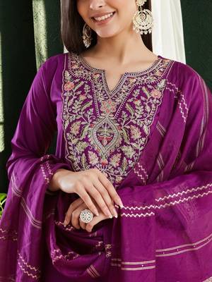 Women Ethnic Motifs Embroidered Regular Thread Work Kurta with Trousers & With Dupatta 5