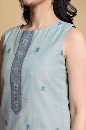 Women Floral Printed Regular Kurta with Trousers & With Dupatta