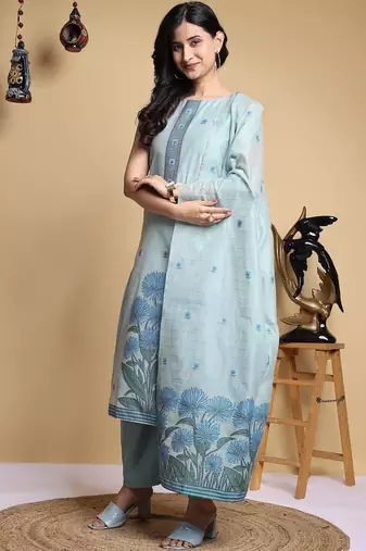 Women Floral Printed Regular Kurta with Trousers & With Dupatta