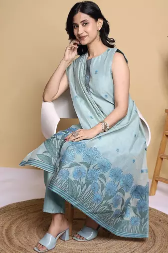 Women Floral Printed Regular Kurta with Trousers & With Dupatta