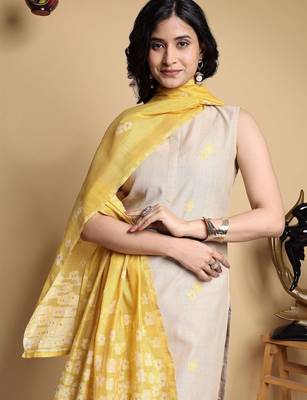 Women Floral Printed Regular Kurta with Trousers & With Dupatta 2