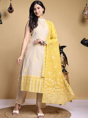 Women Floral Printed Regular Kurta with Trousers & With Dupatta 3
