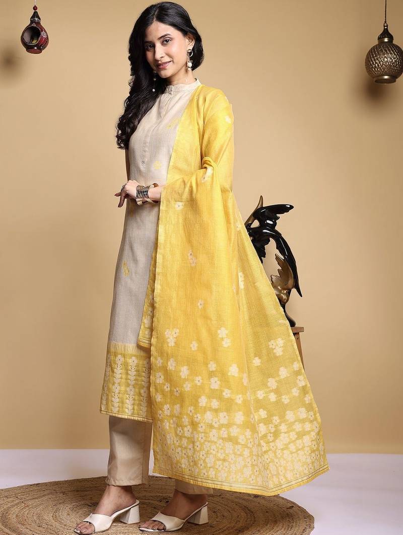Women Floral Printed Regular Kurta with Trousers & With Dupatta