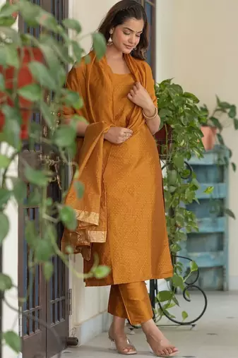 Women Ethnic Motifs Printed Regular Kurta with Trousers & With Dupatta