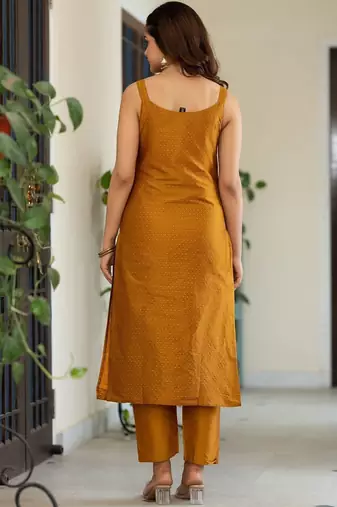 Women Ethnic Motifs Printed Regular Kurta with Trousers & With Dupatta