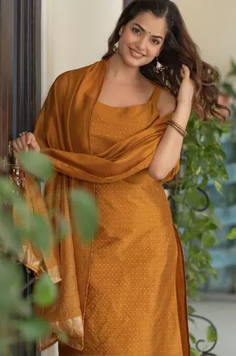 Women Ethnic Motifs Printed Regular Kurta with Trousers & With Dupatta