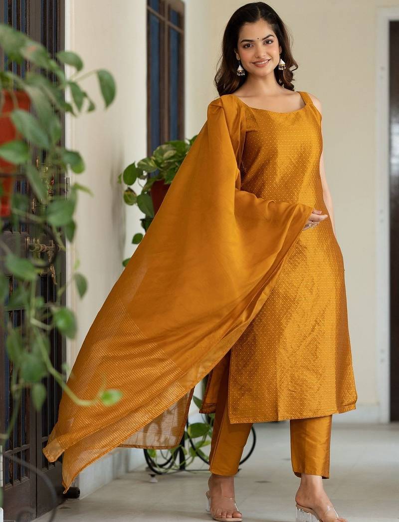 Women Ethnic Motifs Printed Regular Kurta with Trousers & With Dupatta
