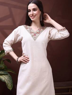 Women Ethnic Motifs Embroidered Thread Work Kurta With Trousers 2