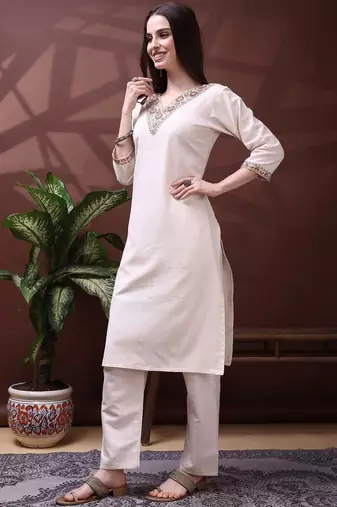 Women Ethnic Motifs Embroidered Thread Work Kurta With Trousers