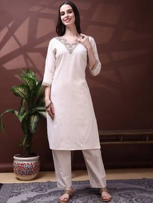 Women Ethnic Motifs Embroidered Thread Work Kurta With Trousers 6