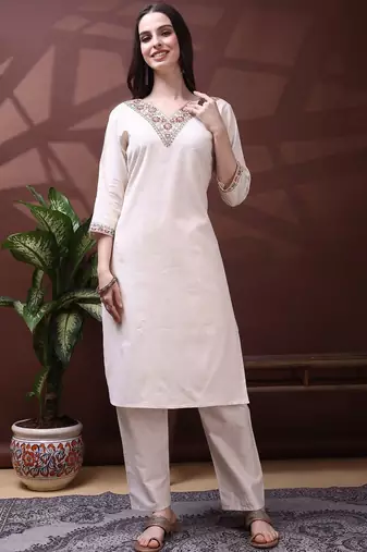 Women Ethnic Motifs Embroidered Thread Work Kurta With Trousers