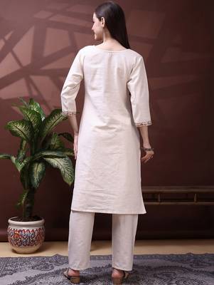 Women Ethnic Motifs Embroidered Thread Work Kurta With Trousers 7